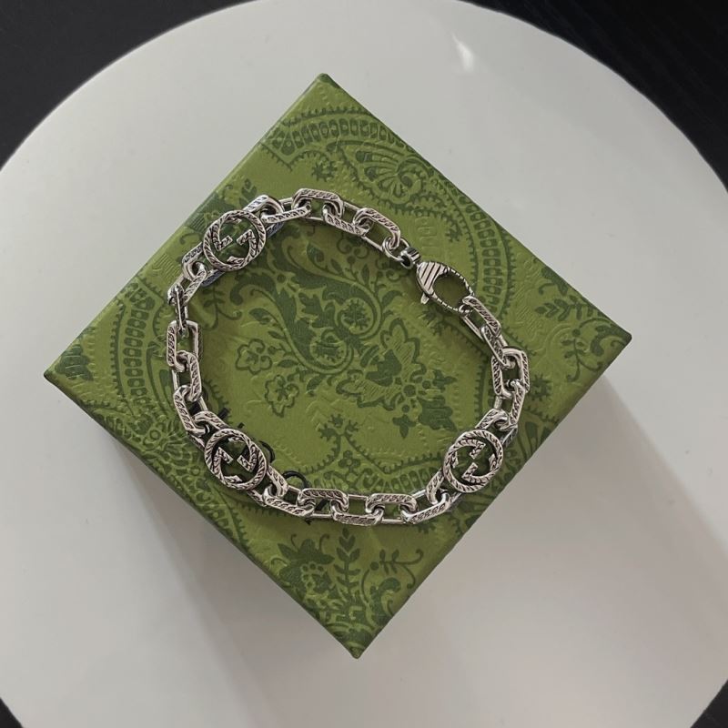 G*u*i bracelets